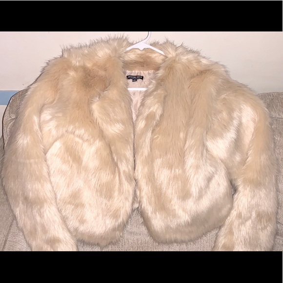 FashionNova “Francesca fur jacket” - Picture 4 of 7
